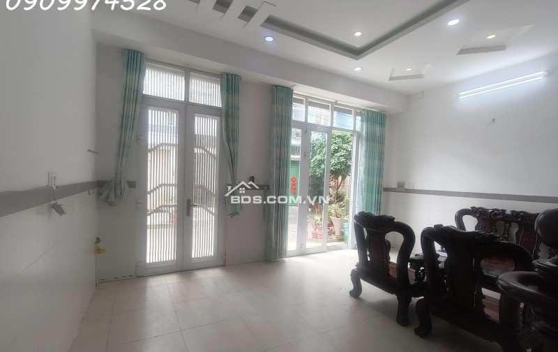Nhà phố 3 tầng hẻm 6m sát chợ Hiệp Bình Thủ Đức sẵn nguồn thu lớn, 67m2, ngang 6m, dài 11m, 8.5 tỷ